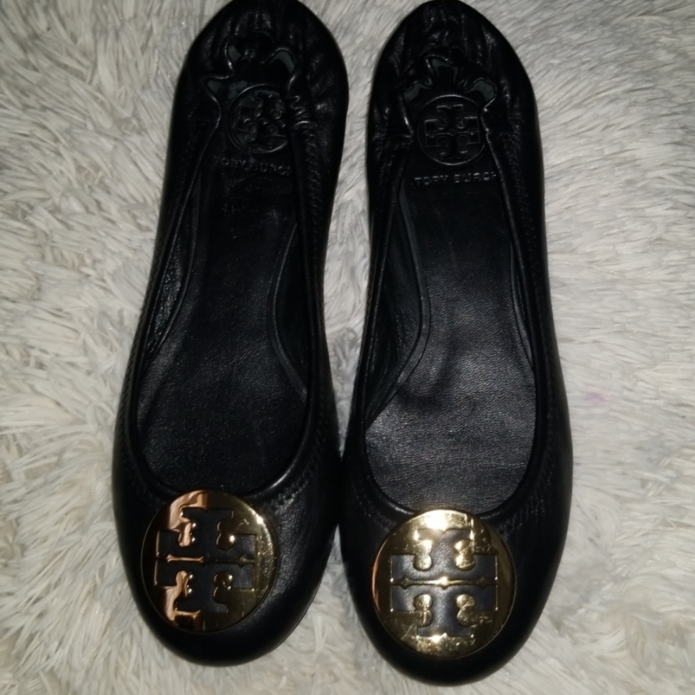 Flat shoes